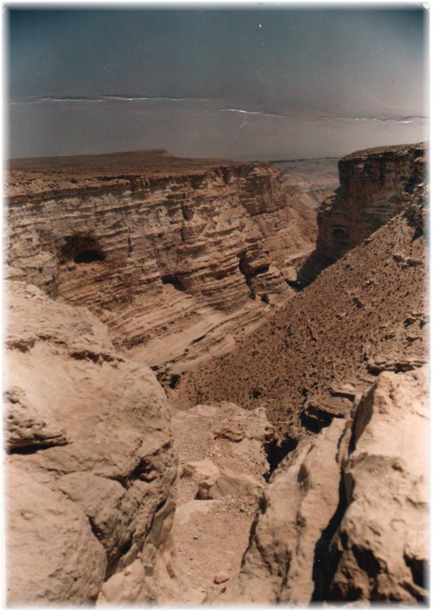 Copy of 1990 arava path of descent entrance